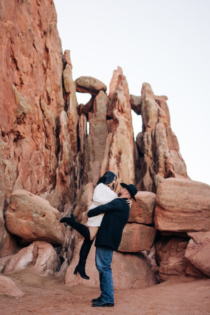 Boyfriend holding his girlfriend up during their garden of the gods photoshoot