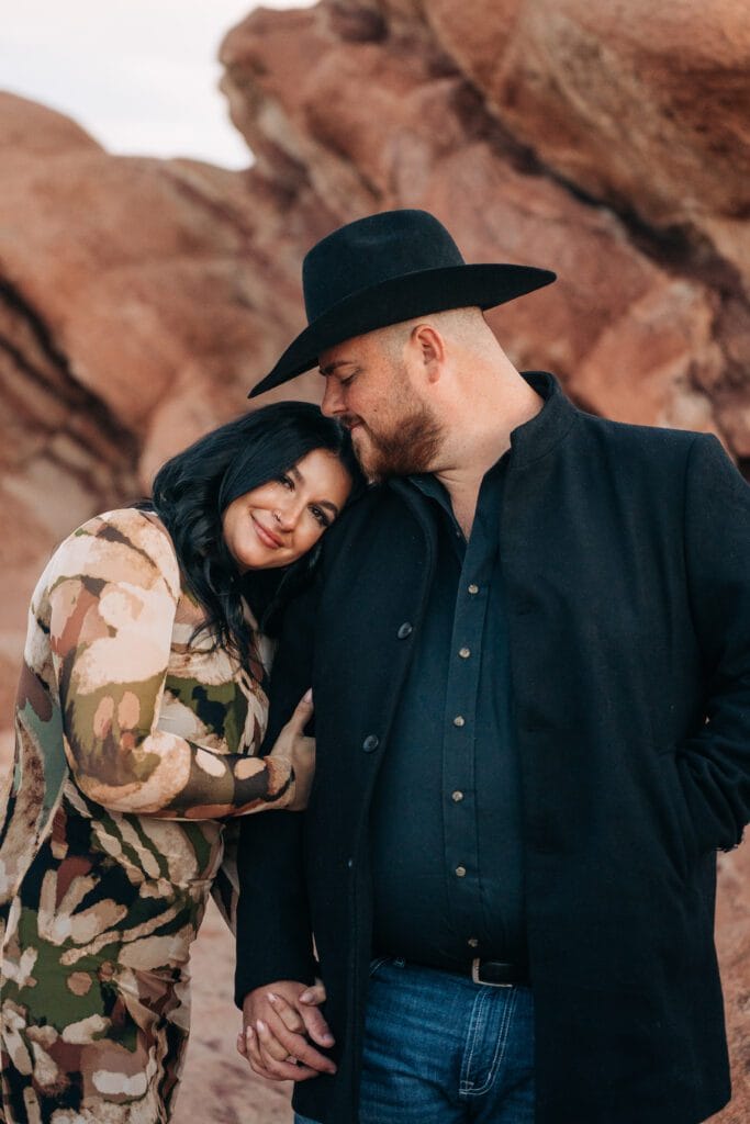 close-up of jenna and hunter during their garden of the gardens photoshoot at sunrise
